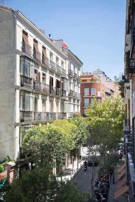 Un Fascinante Estudio En Madrid Centro Exterior foto