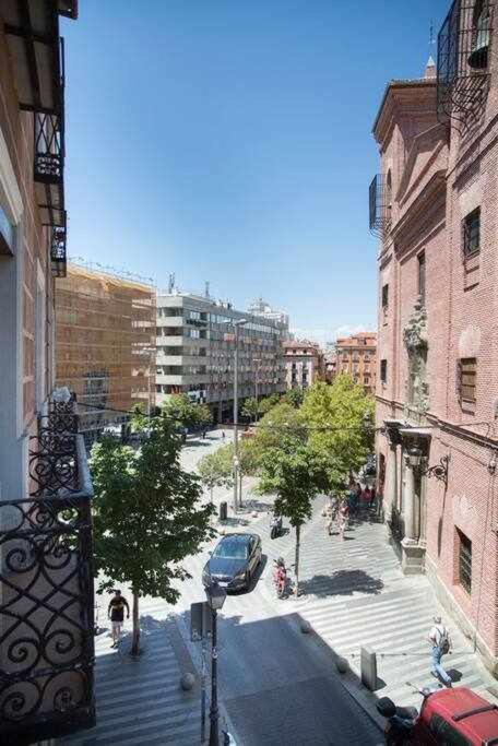 Un Fascinante Estudio En Madrid Centro Exterior foto